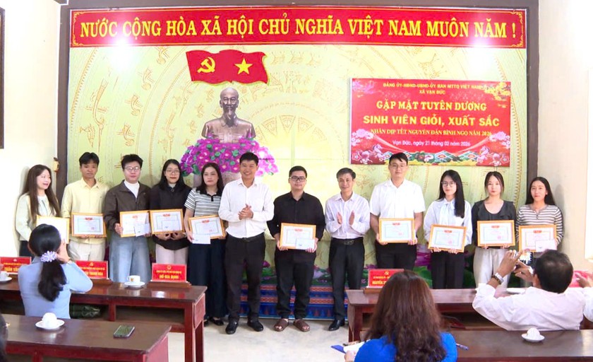Gia Lai: Hội khuyến học các cấp trao gần 300 triệu đồng cho sinh viên dịp Tết Bính Ngọ 2026 - Ảnh 3.