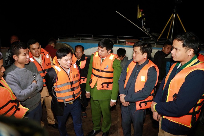 L&agrave;o Cai huy động tối đa nh&acirc;n lực v&agrave; phương tiện t&igrave;m kiếm nạn nh&acirc;n ch&igrave;m t&agrave;u tr&ecirc;n hồ Th&aacute;c B&agrave; - Ảnh 2.