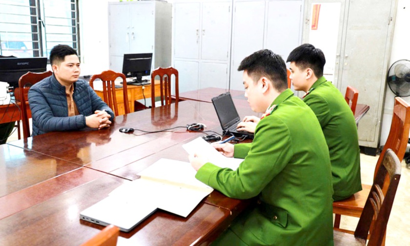 Khởi tố, bắt tạm giam l&aacute;i t&agrave;u chở kh&aacute;ch bị ch&igrave;m tr&ecirc;n hồ Th&aacute;c B&agrave;  - Ảnh 1.