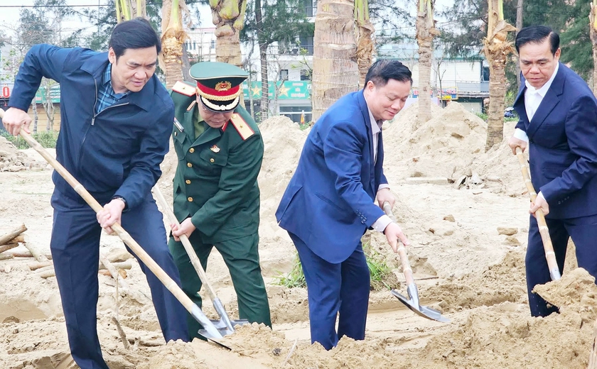 Nghệ An ph&aacute;t động trồng c&acirc;y xanh b&ecirc;n bờ biển Cửa L&ograve; - Ảnh 2.