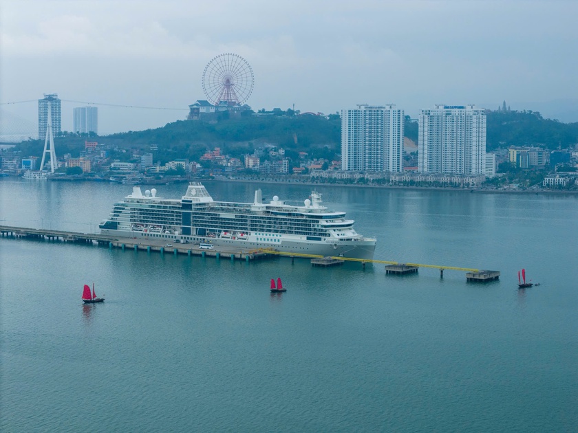 Quảng Ninh chào đón du khách quốc tế bằng màn trình diễn âm nhạc tưng bừng, rộn ràng - Ảnh 5.