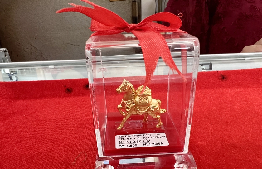 Người d&acirc;n chen ch&uacute;c mua v&agrave;ng ng&agrave;y v&iacute;a Thần T&agrave;i Xu&acirc;n B&iacute;nh Ngọ - Ảnh 14.