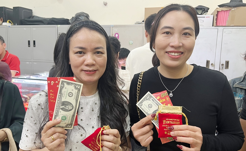Người d&acirc;n chen ch&uacute;c mua v&agrave;ng ng&agrave;y v&iacute;a Thần T&agrave;i Xu&acirc;n B&iacute;nh Ngọ - Ảnh 3.