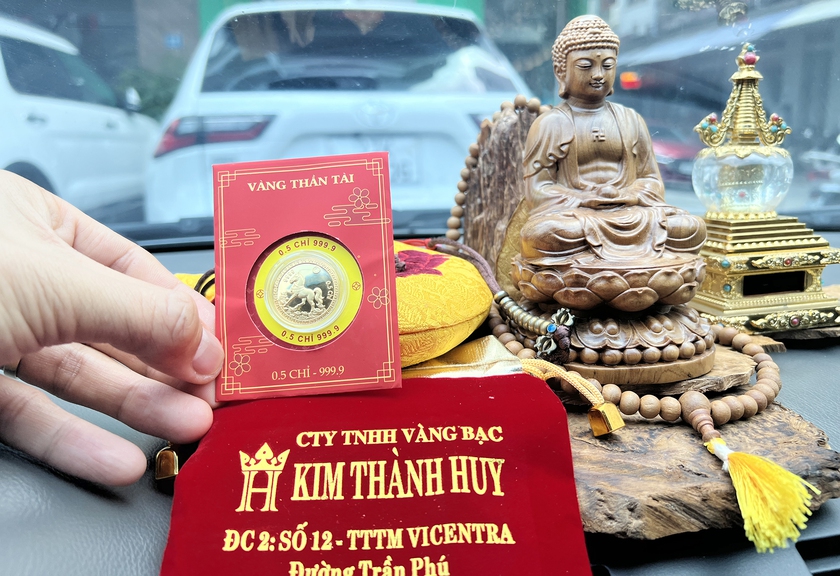 Người d&acirc;n chen ch&uacute;c mua v&agrave;ng ng&agrave;y v&iacute;a Thần T&agrave;i Xu&acirc;n B&iacute;nh Ngọ - Ảnh 15.