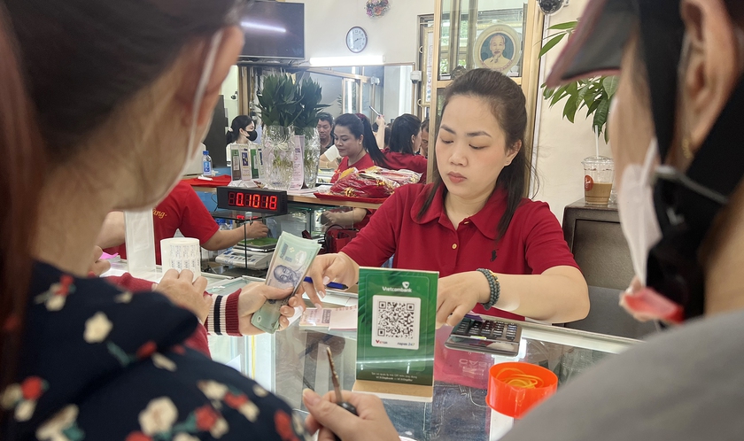 Người d&acirc;n chen ch&uacute;c mua v&agrave;ng ng&agrave;y v&iacute;a Thần T&agrave;i Xu&acirc;n B&iacute;nh Ngọ - Ảnh 12.