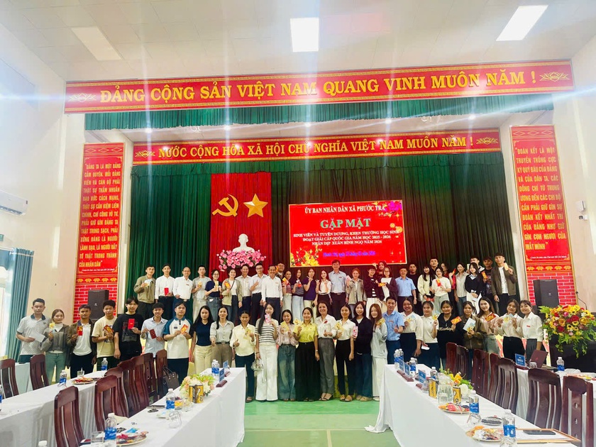 X&atilde; Phước Tr&agrave;, Đ&agrave; Nẵng gặp mặt sinh vi&ecirc;n đầu Xu&acirc;n, lan tỏa kh&aacute;t vọng học tập suốt đời - Ảnh 5.