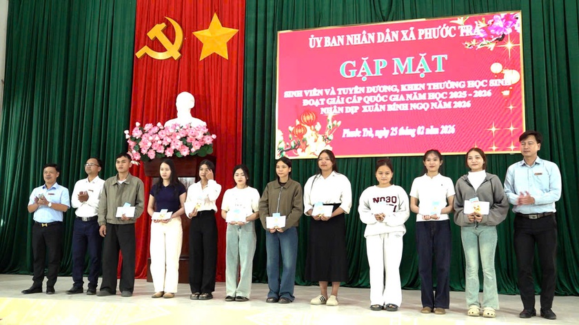 X&atilde; Phước Tr&agrave;, Đ&agrave; Nẵng gặp mặt sinh vi&ecirc;n đầu Xu&acirc;n, lan tỏa kh&aacute;t vọng học tập suốt đời - Ảnh 4.