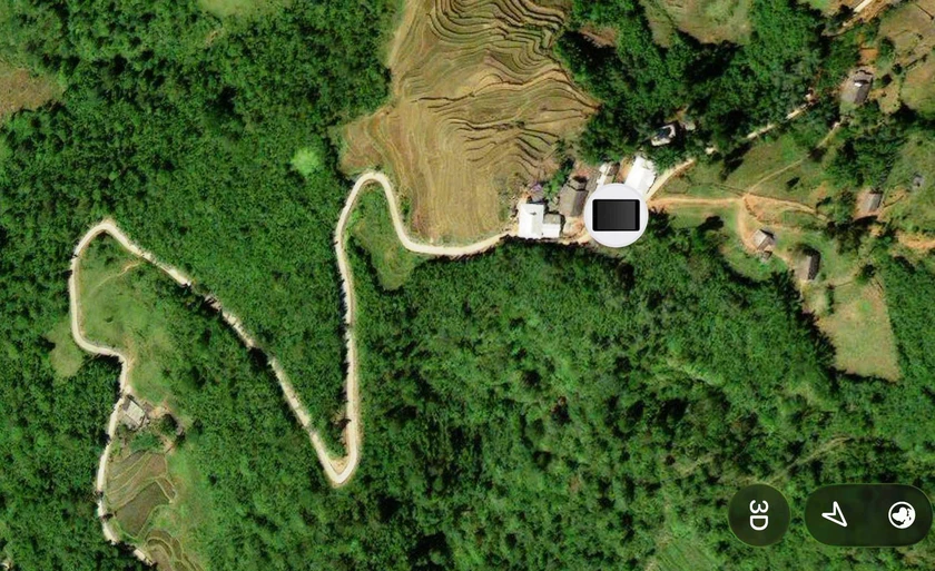 Công an Lào Cai giúp du khách Pháp tìm được tài sản cá nhân qua tín hiệu định vị GPS - Ảnh 1.