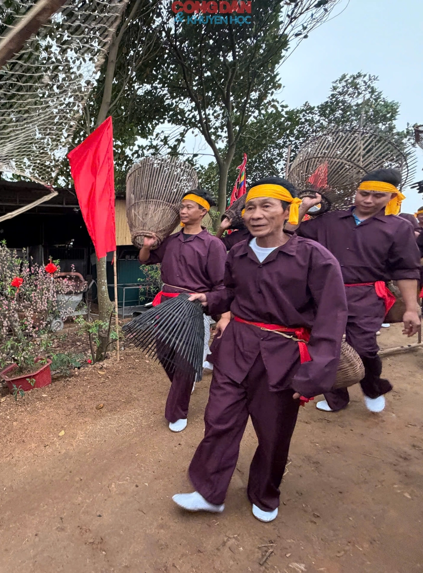 Sau 19 năm, một lễ hội d&acirc;n gian được kh&ocirc;i phục lại ở Ph&uacute; Thọ: Sức sống mới từ sự trao truyền thế hệ - Ảnh 8.