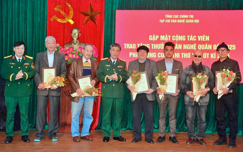 Ph&aacute;t động cuộc thi thơ v&agrave; k&yacute; tr&ecirc;n Tạp ch&iacute; Văn nghệ Qu&acirc;n đội - Ảnh 2.