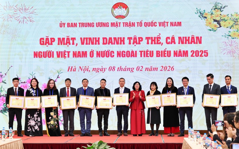 Mặt trận Tổ quốc Việt Nam vinh danh tập thể, c&aacute; nh&acirc;n kiều b&agrave;o ti&ecirc;u biểu năm 2025 - Ảnh 2.