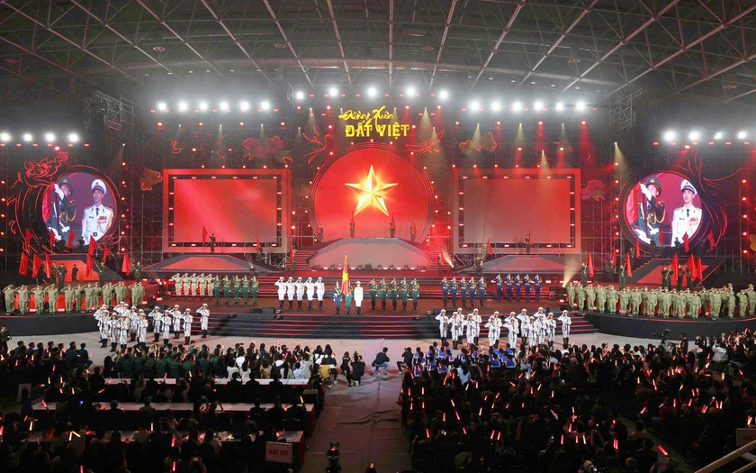 "Đường Xu&acirc;n đất Việt 2026 - Hội tụ" t&aacute;i hiện h&agrave;nh tr&igrave;nh ph&aacute;t triển của đất nước v&agrave; Qu&acirc;n đội Nh&acirc;n d&acirc;n Việt Nam - Ảnh 1.