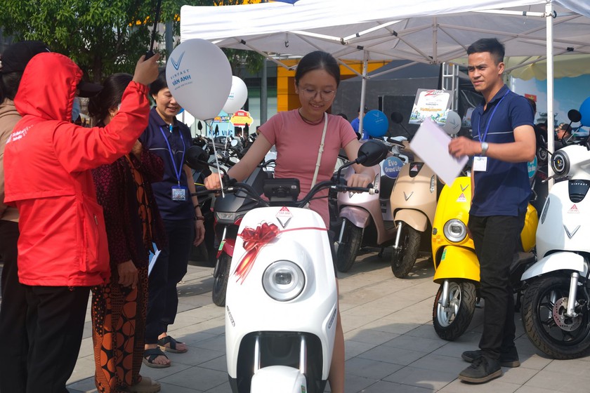 "Đến xe xăng, về xe điện" - Trải nghiệm c&oacute; một kh&ocirc;ng hai ng&agrave;y gi&aacute;p Tết- Ảnh 2.