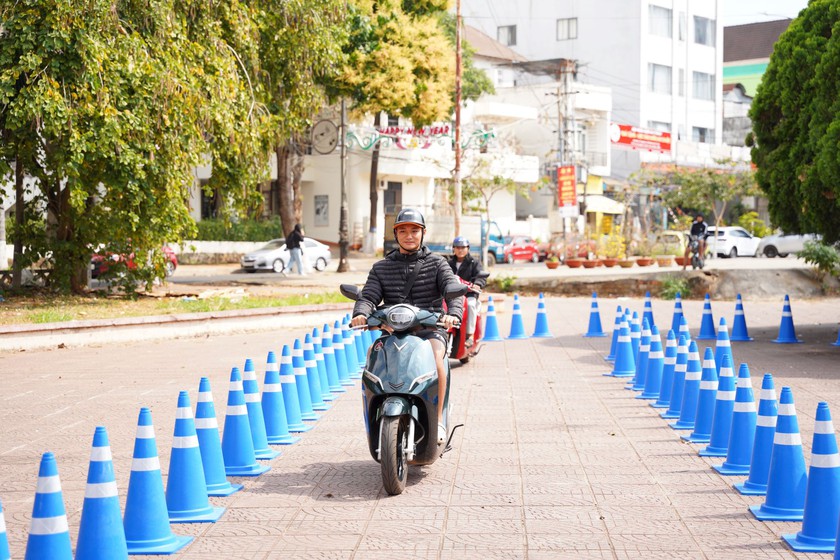 "Đến xe xăng, về xe điện" - Trải nghiệm c&oacute; một kh&ocirc;ng hai ng&agrave;y gi&aacute;p Tết- Ảnh 3.