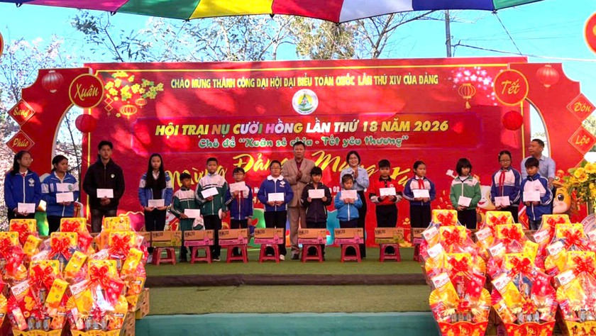 Hội Khuyến học tỉnh L&acirc;m Đồng trao học bổng Tết cho học sinh vượt kh&oacute; - Ảnh 3.