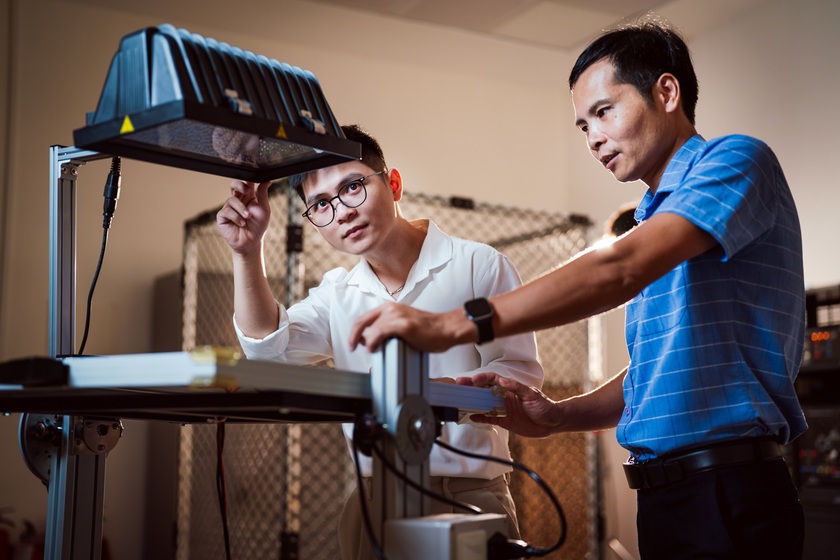 Startup từ ph&ograve;ng lab VinUni ph&aacute;t triển &ldquo;bộ n&atilde;o&rdquo; điều phối mạng lưới sạc xe điện - Ảnh 2.