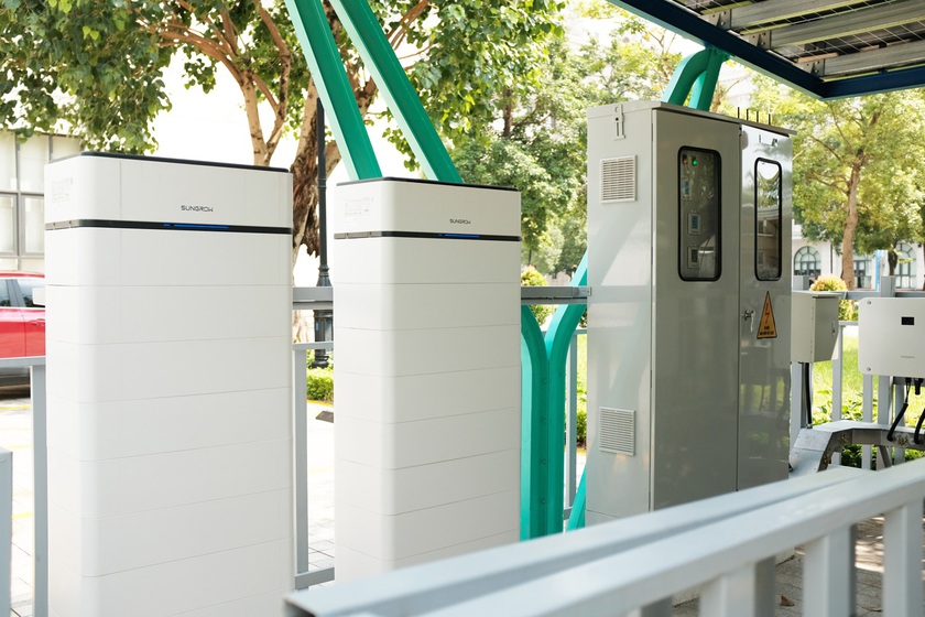 Startup từ ph&ograve;ng lab VinUni ph&aacute;t triển &ldquo;bộ n&atilde;o&rdquo; điều phối mạng lưới sạc xe điện - Ảnh 4.