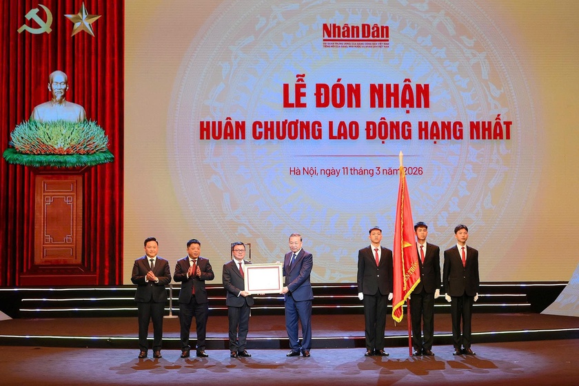 B&aacute;o Nh&acirc;n D&acirc;n đ&oacute;n nhận Hu&acirc;n chương Lao động hạng Nhất, kỷ niệm 75 năm Ng&agrave;y ra số đầu - Ảnh 1.