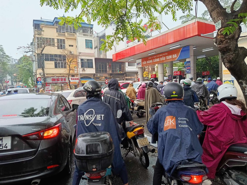 Bộ T&agrave;i ch&iacute;nh d&ugrave;ng Quỹ B&igrave;nh ổn gi&aacute; xăng dầu từ 3.000-4.000 đồng mỗi l&iacute;t (kg) - Ảnh 1.