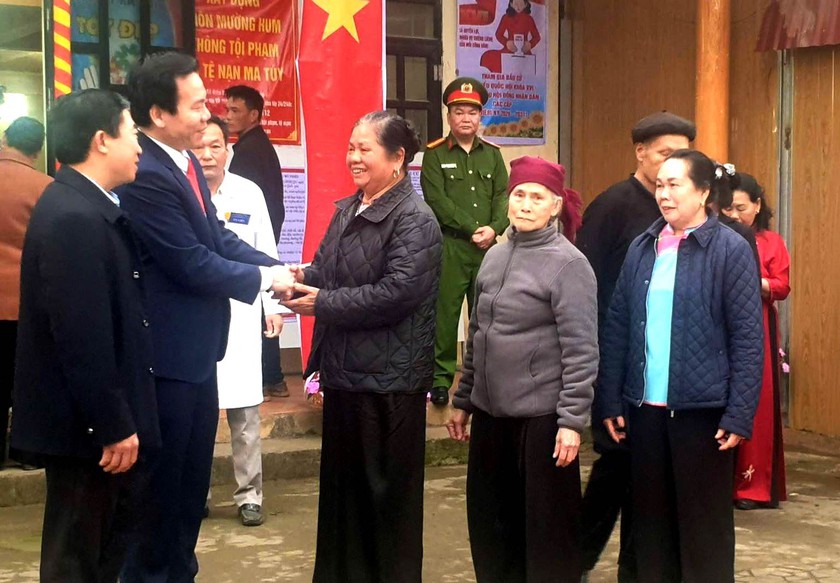 L&agrave;o Cai: Tỷ lệ cử tri bầu cử đạt 99,97%, tiếp tục x&aacute;c nhận tư c&aacute;ch, c&ocirc;ng bố kết quả đại biểu tr&uacute;ng cử - Ảnh 2.