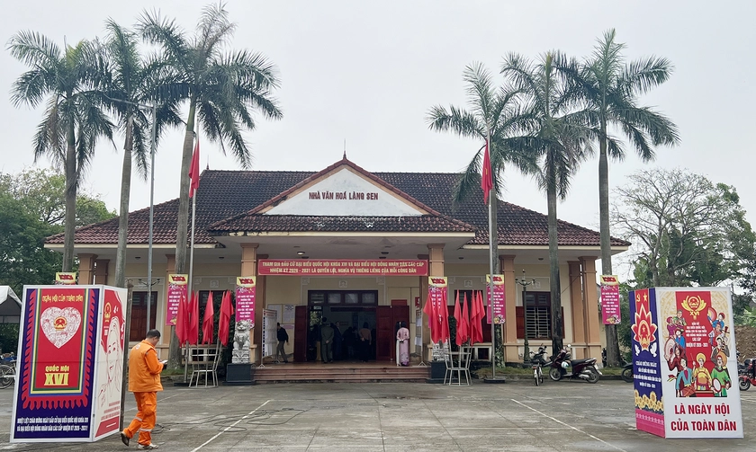 Cử tri trên quê hương Bác phấn khởi đi bầu cử từ sáng sớm - Ảnh 6.