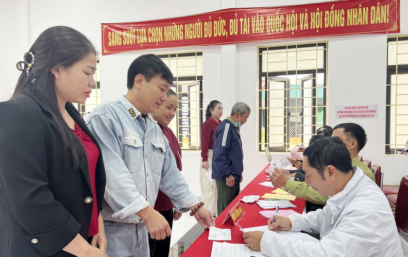 Cử tri trên quê hương Bác phấn khởi đi bầu cử từ sáng sớm - Ảnh 12.