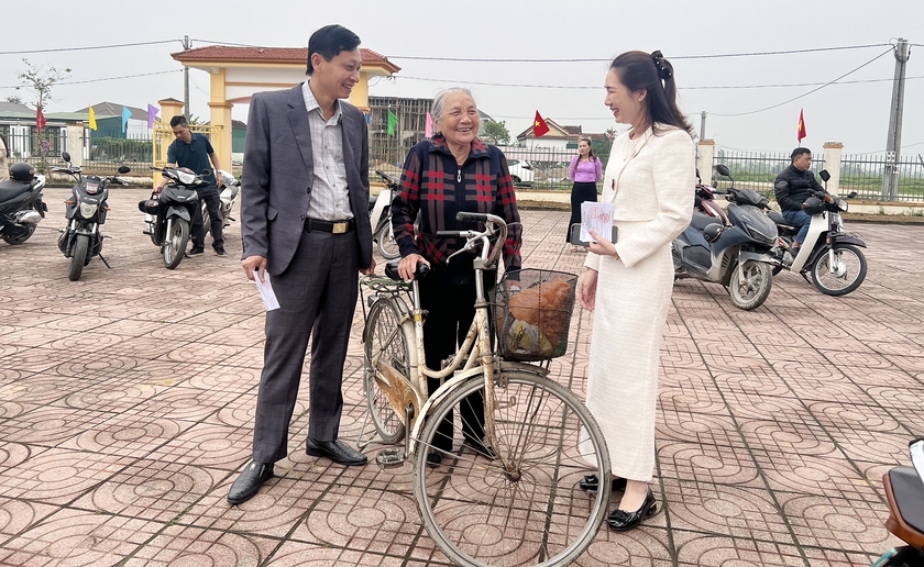 Cử tri trên quê hương Bác phấn khởi đi bầu cử từ sáng sớm - Ảnh 4.