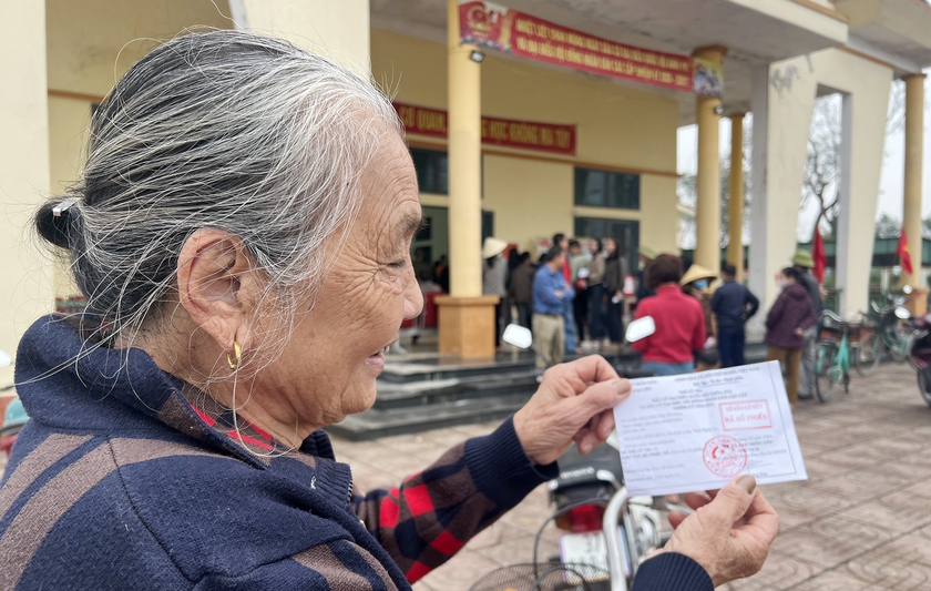 Cử tri trên quê hương Bác phấn khởi đi bầu cử từ sáng sớm - Ảnh 17.