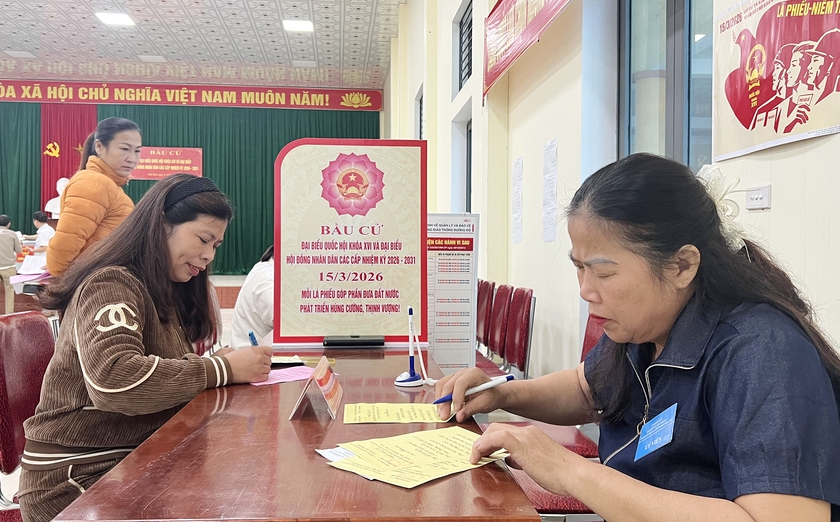 Cử tri trên quê hương Bác phấn khởi đi bầu cử từ sáng sớm - Ảnh 3.