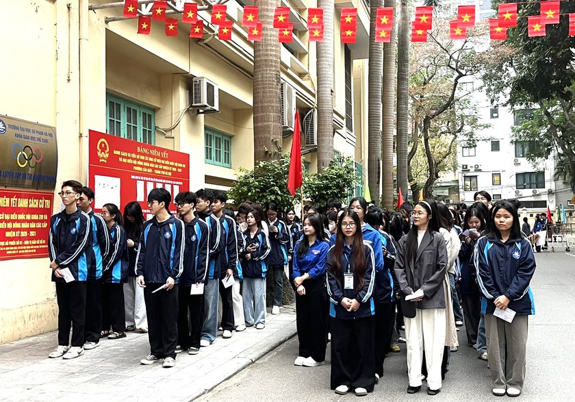 Sinh viên bầu cử: Lá phiếu niềm tin học cách làm chủ tương lai đất nước - Ảnh 5.