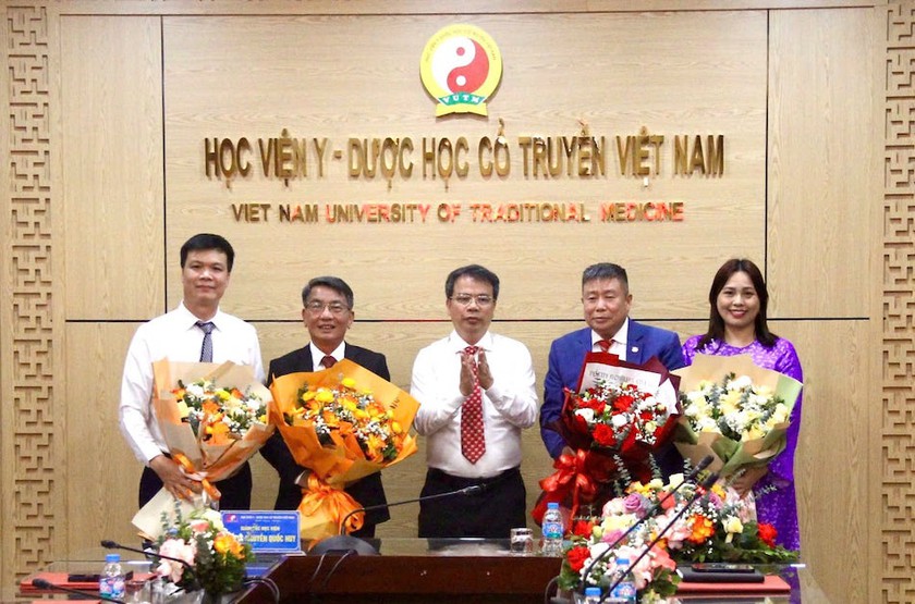 Học viện Y - Dược học cổ truyền Việt Nam bổ nhiệm lại bốn ph&oacute; Gi&aacute;o sư - Ảnh 2.