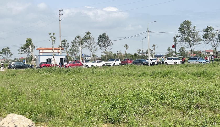 &Ocirc; t&ocirc; xếp h&agrave;ng d&agrave;i mua đất dự &aacute;n ở H&agrave; Tĩnh - Ảnh 11.