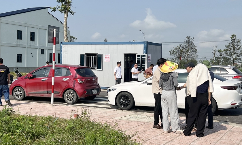 &Ocirc; t&ocirc; xếp h&agrave;ng d&agrave;i mua đất dự &aacute;n ở H&agrave; Tĩnh - Ảnh 8.