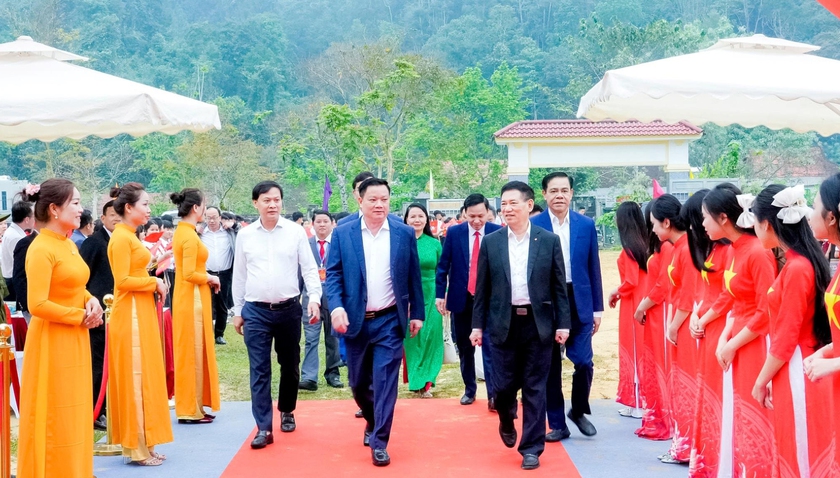 Nghệ An đồng loạt khởi c&ocirc;ng 11 trường học nội tr&uacute; - Ảnh 1.