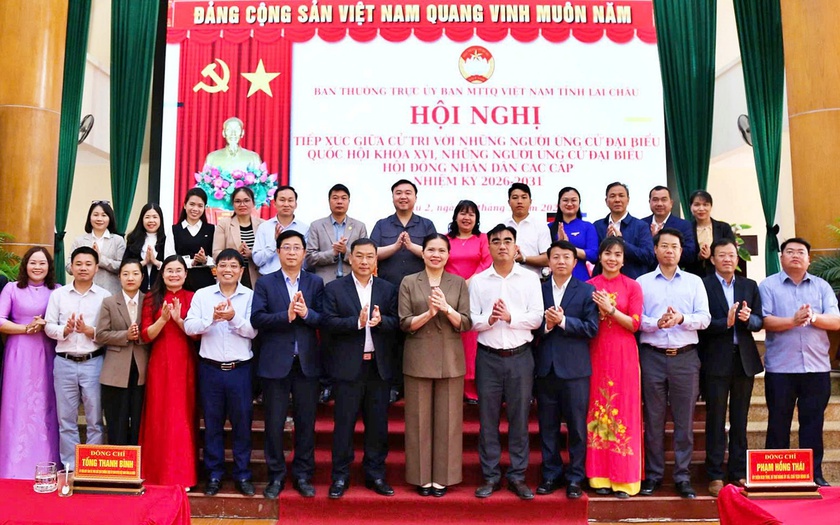 Ph&oacute; Chủ tịch - Tổng Thư k&yacute; Ủy ban Trung ương MTTQ Việt Nam H&agrave; Thị Nga tiếp x&uacute;c cử tri tại Lai Ch&acirc;u - Ảnh 4.