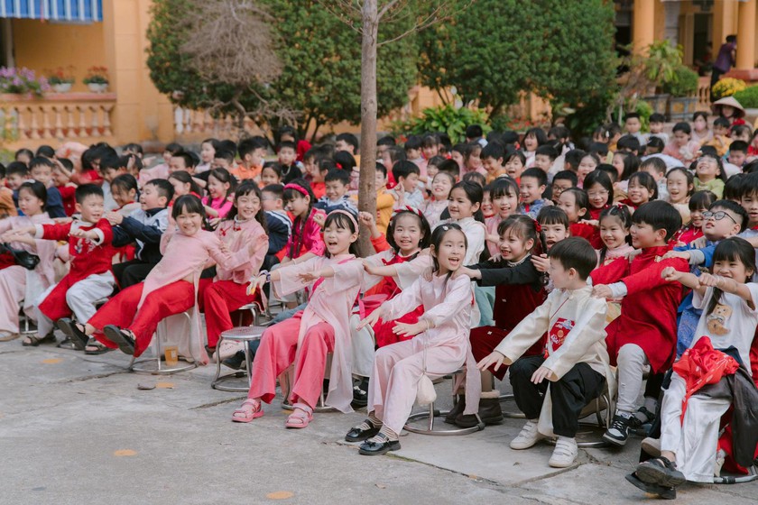 Đạo đức nhà giáo và bài học sau sự cố tại Trường Tiểu học Trưng Nhị - Ảnh 1.