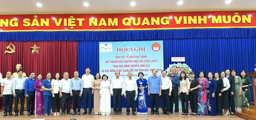 Quỹ Khuyến học Nguyễn Sinh Sắc trao 110 tỷ đồng hỗ trợ 45.000 lượt học sinh, sinh vi&ecirc;n - Ảnh 7.