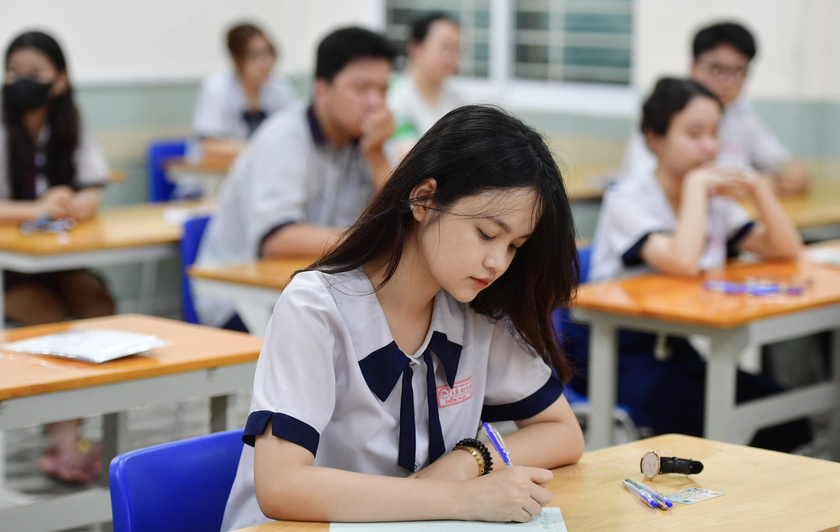 Hà Nội mở thêm 4 trường trung học phổ thông công lập, giảm nhiệt kỳ thi lớp 10 - Ảnh 1.