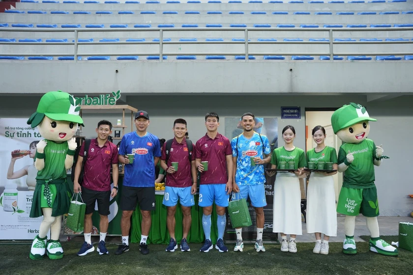 Herbalife Việt Nam c&ugrave;ng VFF "tiếp lửa" đường đua 2026 cho Đội tuyển Quốc gia - Ảnh 2.