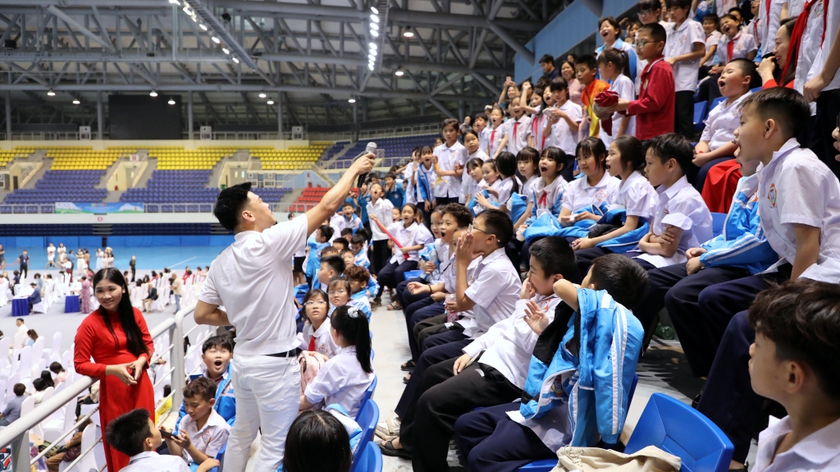 H&agrave;ng ngh&igrave;n học sinh đến với Giao lưu gi&aacute;o dục kỹ năng tham gia giao th&ocirc;ng an to&agrave;n d&agrave;nh cho học sinh tiểu học - Ảnh 1.