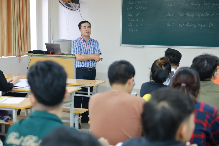 Lần đầu ti&ecirc;n c&oacute; quy định về nh&agrave; gi&aacute;o hợp đồng to&agrave;n thời gian sau khi nghỉ hưu - Ảnh 1.