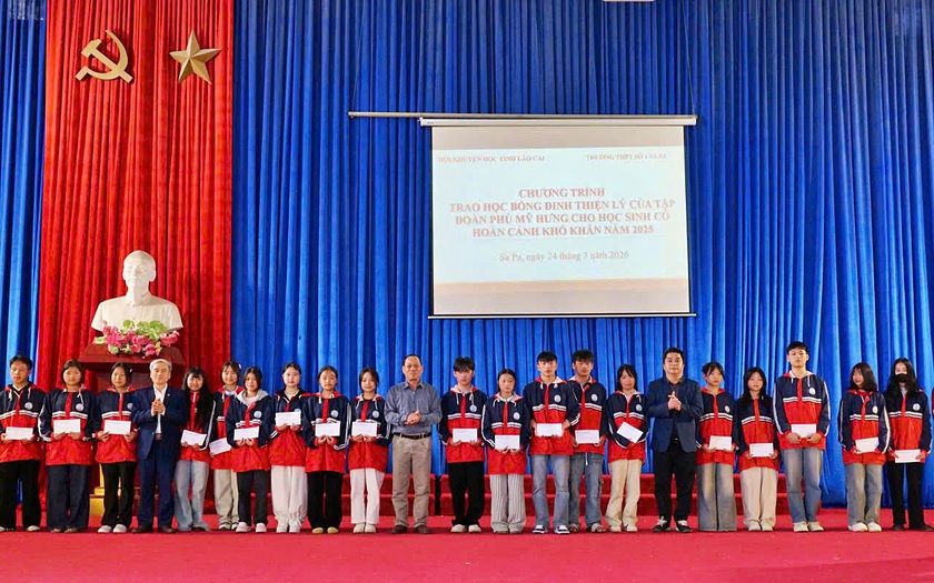 Hội Khuyến học L&agrave;o Cai trao học bổng Đinh Thiện L&yacute; cho học sinh c&oacute; ho&agrave;n cảnh kh&oacute; khăn - Ảnh 2.