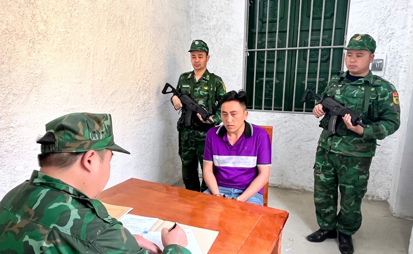 L&agrave;o Cai: Bắt 2 đối tượng vận chuyển gần 3 kg ma t&uacute;y - Ảnh 3.