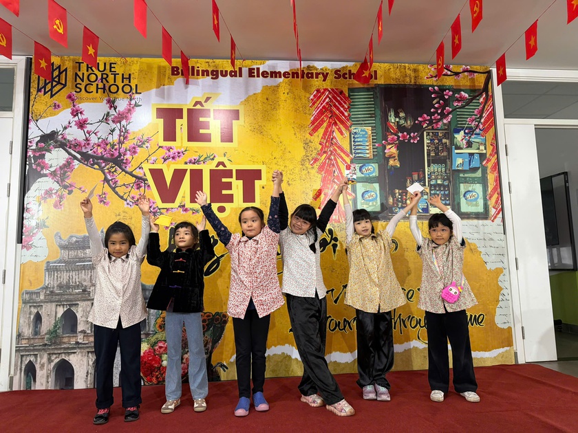 Nhà giáo Lâm Thị Ninh Bằng: Định hướng đúng, giới trẻ sẽ biết yêu và trân trọng giá trị văn hóa truyền thống- Ảnh 2. Nhà giáo Lâm Thị Ninh Bằng: Định hướng đúng, giới trẻ sẽ biết yêu và trân trọng giá trị văn hóa truyền thống- Ảnh 2.