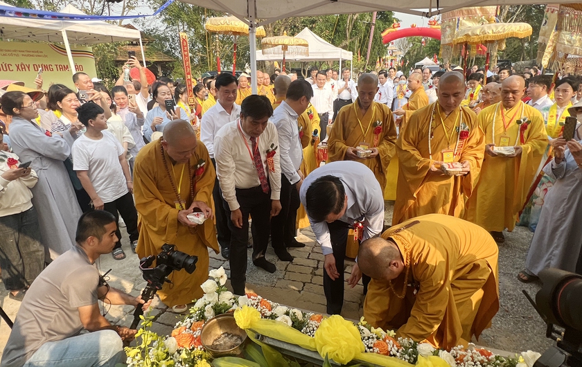 Đặt đ&aacute; x&acirc;y dựng ch&ugrave;a Da, x&acirc;y nh&agrave; tưởng niệm 543 liệt sĩ l&agrave; nh&agrave; b&aacute;o - Ảnh 13.