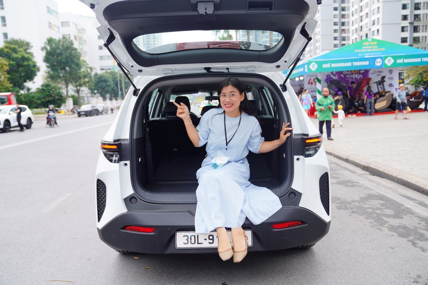 Rộng rãi, tiện nghi, lái sướng hơn xe xăng: VinFast VF MPV 7 ghi điểm tuyệt đối trong mắt khách hàng Việt - Ảnh 3.