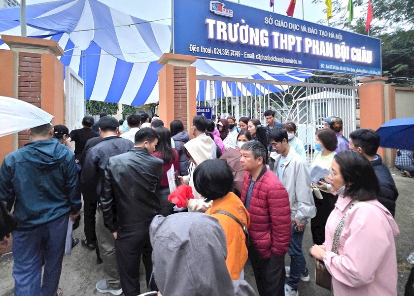 Tuyển sinh lớp 10 Hà Nội, yêu cầu chấn chỉnh việc tiếp nhận hồ sơ trực tiếp và thu phí ngoài quy định - Ảnh 1.