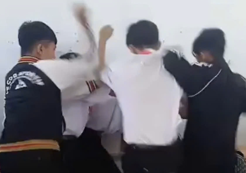 C&ocirc;ng an v&agrave;o cuộc l&agrave;m r&otilde; vụ học sinh lớp 8 bị đ&aacute;nh hội đồng phải nhập viện - Ảnh 1.