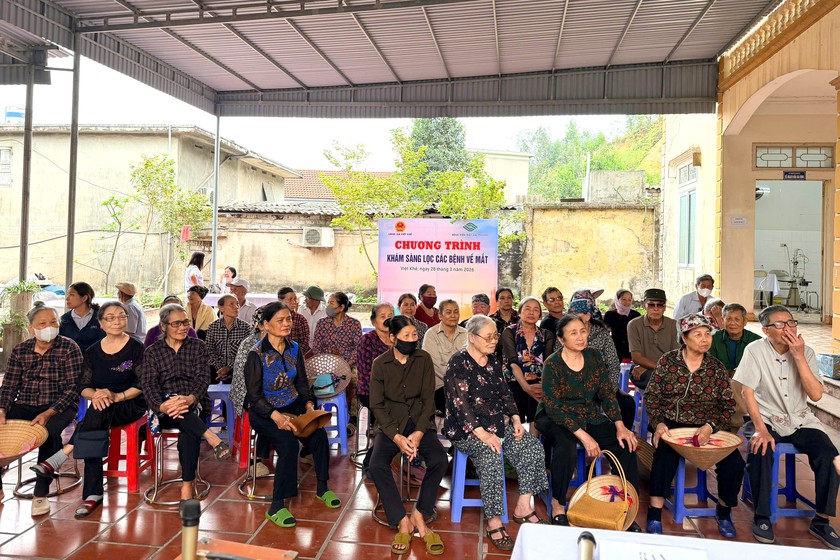 Hơn 1.000 người d&acirc;n tại Hải Ph&ograve;ng được kh&aacute;m s&agrave;ng lọc v&agrave; tư vấn c&aacute;c bệnh về mắt - Ảnh 1.