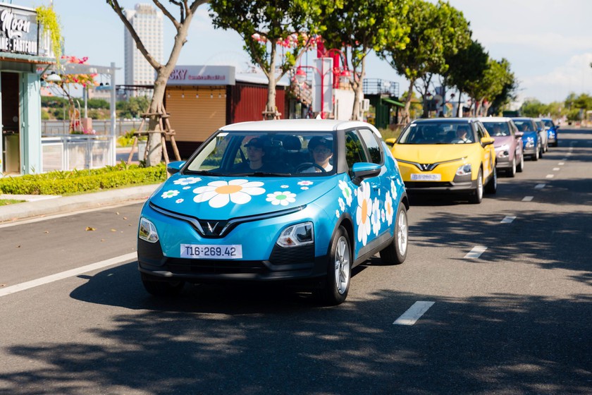 Lái mượt, mua dễ, nuôi rẻ: VinFast VF 5 thuyết phục khách Việt mua xe lần đầu - Ảnh 1.